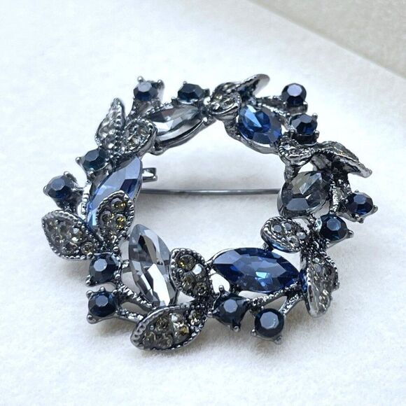Gunmetal with Gray and Blue Sapphire Crystal Floral Leaf Wreath Pin Back Brooch - Picture 4 of 9